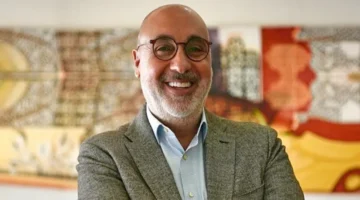 تغيير مفاجئ.. علي منصور يتولى رئاسة إكسترا خلفاً لمحمد جلال